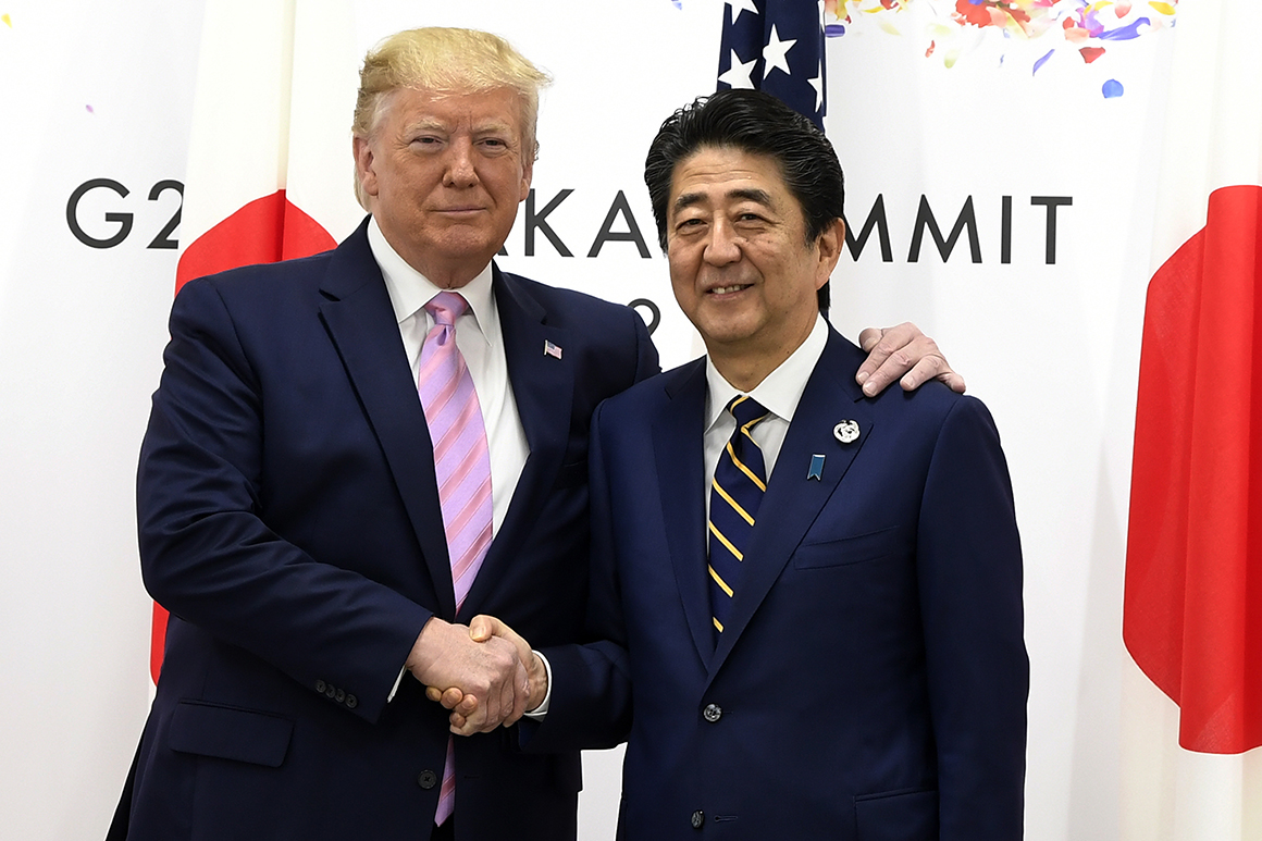 le japon sollicite une exemption douanière auprès de trump, visant à renforcer les échanges commerciaux et à atténuer les impacts des tarifs. découvrez les enjeux et implications de cette démarche diplomatique.