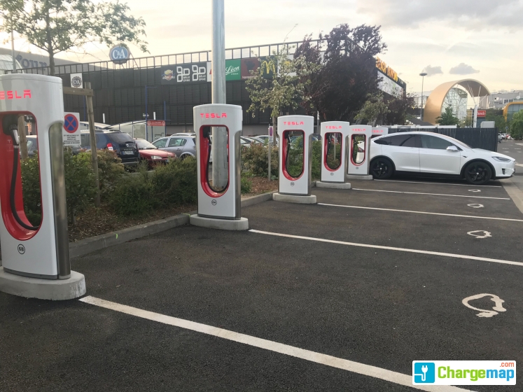 découvrez tesla thiais, votre destination privilégiée pour explorer les derniers modèles de véhicules électriques tesla. profitez d'une expérience unique avec des essais routiers, des conseils d'experts et une gamme d'accessoires pour maximiser votre expérience tesla. rejoignez-nous pour faire le plein d'innovation et de durabilité.