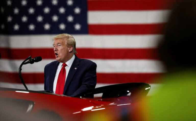 découvrez les différences et similitudes entre la vision économique de ford et la stratégie politique de trump. une analyse approfondie des impacts sur l'industrie automobile et la politique américaine.