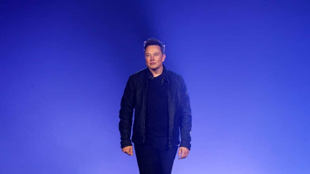 découvrez comment elon musk transforme twitter avec sa vision audacieuse et ses innovations. analyse des changements et impacts sur la plateforme sociale.