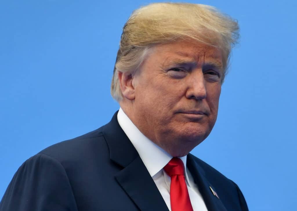 découvrez les récentes déclarations de donald trump mettant en garde l'iran. analyse des enjeux géopolitiques et des tensions qui en résultent sur la scène internationale.