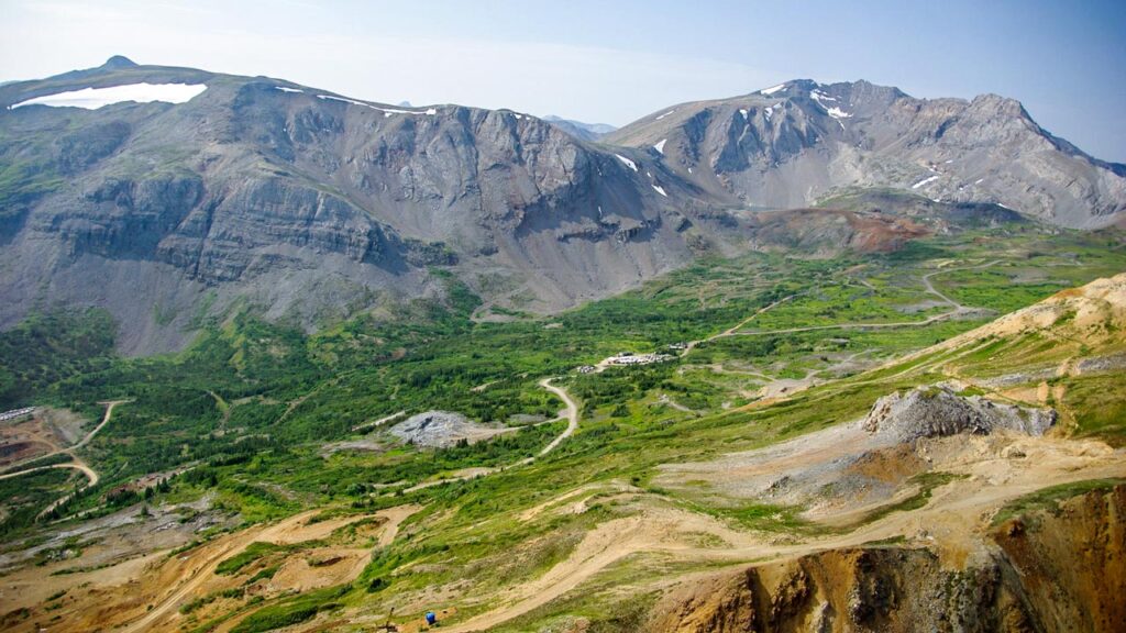 découvrez l'univers fascinant de l'exploitation minière océanique, une activité en plein essor qui explore les ressources maritimes tout en garantissant la préservation de l'environnement marin. apprenez-en davantage sur les techniques innovantes, les enjeux écologiques et les perspectives d'avenir de cette industrie.