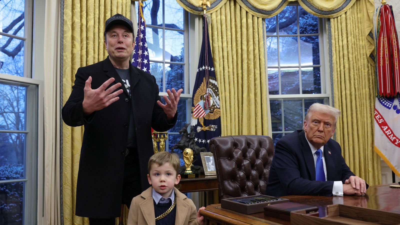 découvrez les tensions croissantes entre elon musk et donald trump, un affrontement qui soulève des questions sur l'avenir de la technologie et de la politique aux états-unis. analyse des enjeux, des déclarations et des implications pour les deux figures influentes.
