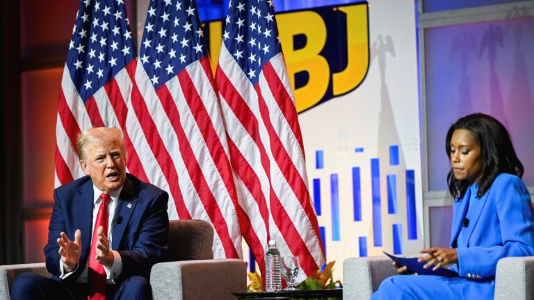 découvrez l'interview fascinante où trump partage ses pensées sur l'angoisse actuelle en politique, en conversation avec harris. plongez dans une analyse profonde des enjeux réels et des émotions à l'œuvre dans le paysage politique contemporain.