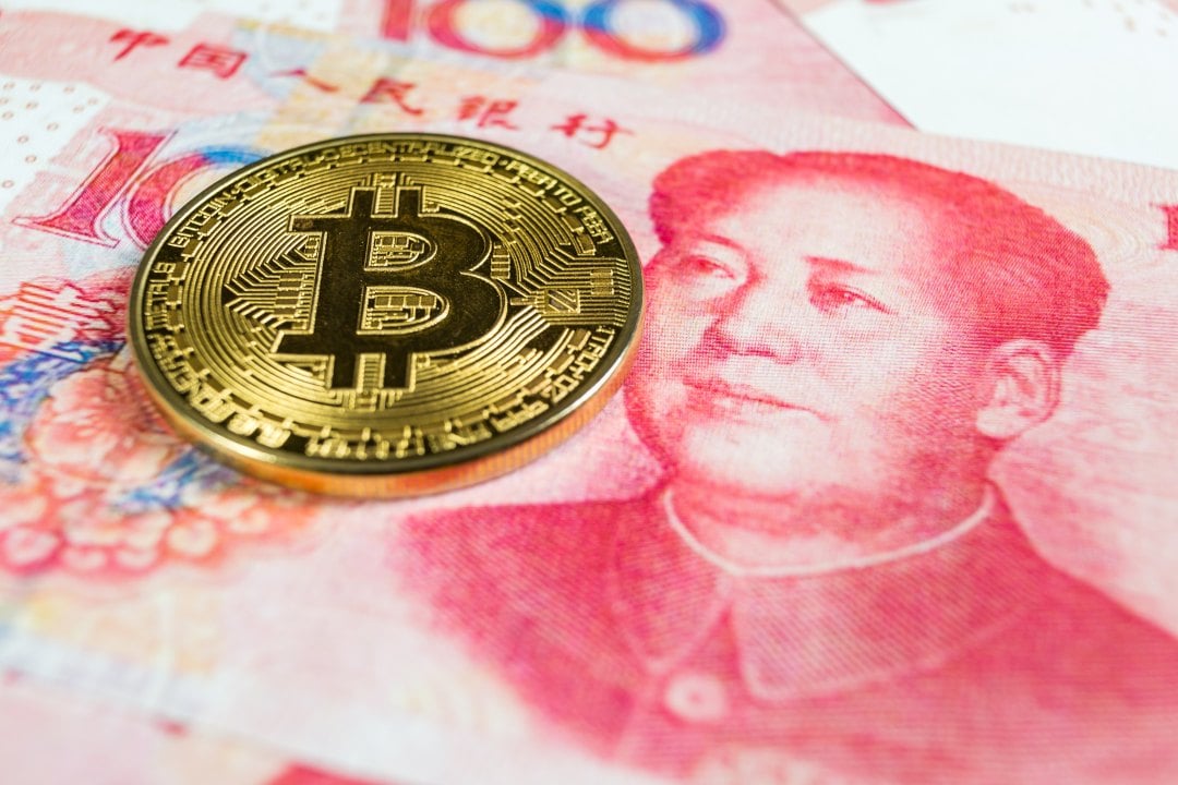 découvrez les enjeux et les implications du rapport entre le bitcoin et la chine. analyse des régulations, des opportunités et des défis que le marché des cryptomonnaies rencontre face aux politiques économiques chinoises.