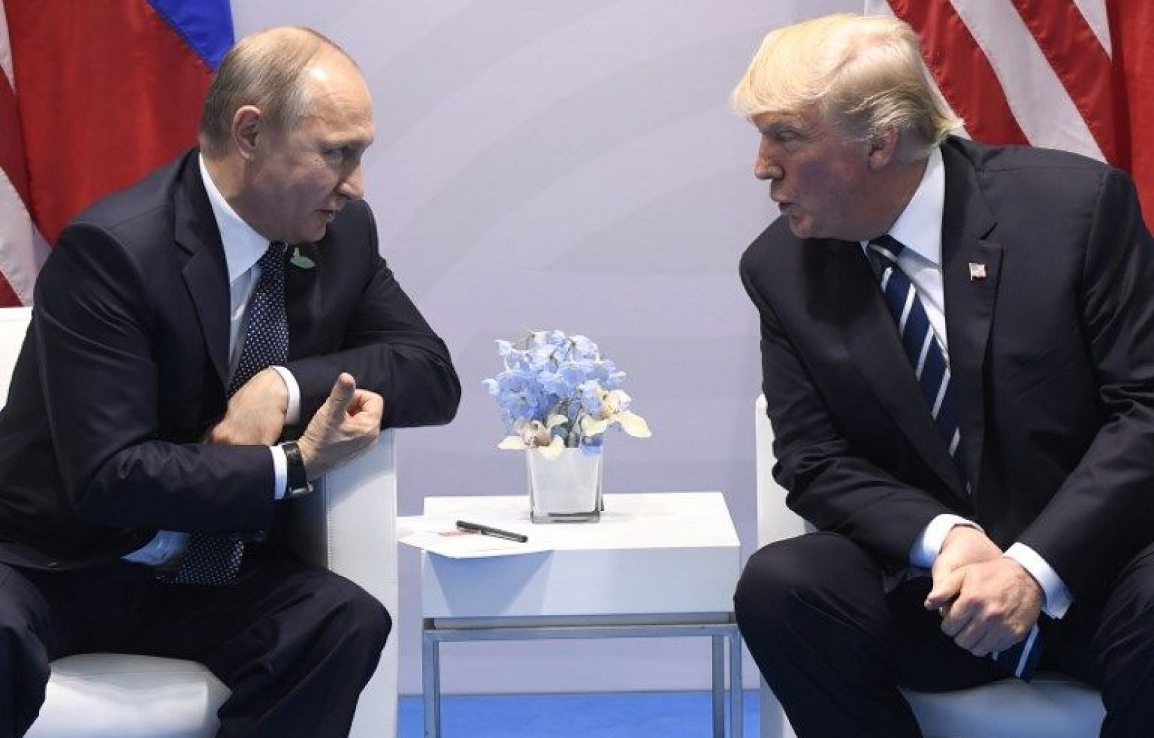 découvrez les réflexions de donald trump sur les forces russes, un moment de calme dans un contexte international tendu. analyse des implications politiques et stratégies diplomatiques.