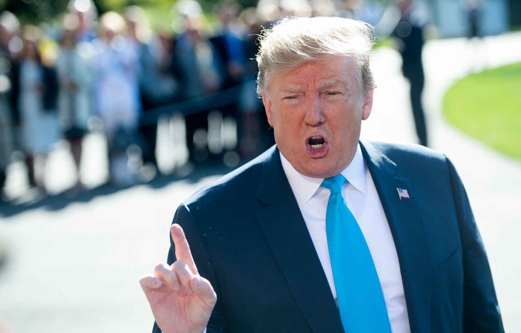 découvrez comment donald trump aborde la situation des forces russes avec un calme surprenant. analyse des implications politiques et stratégiques de ses déclarations ainsi que l'impact sur les relations internationales.