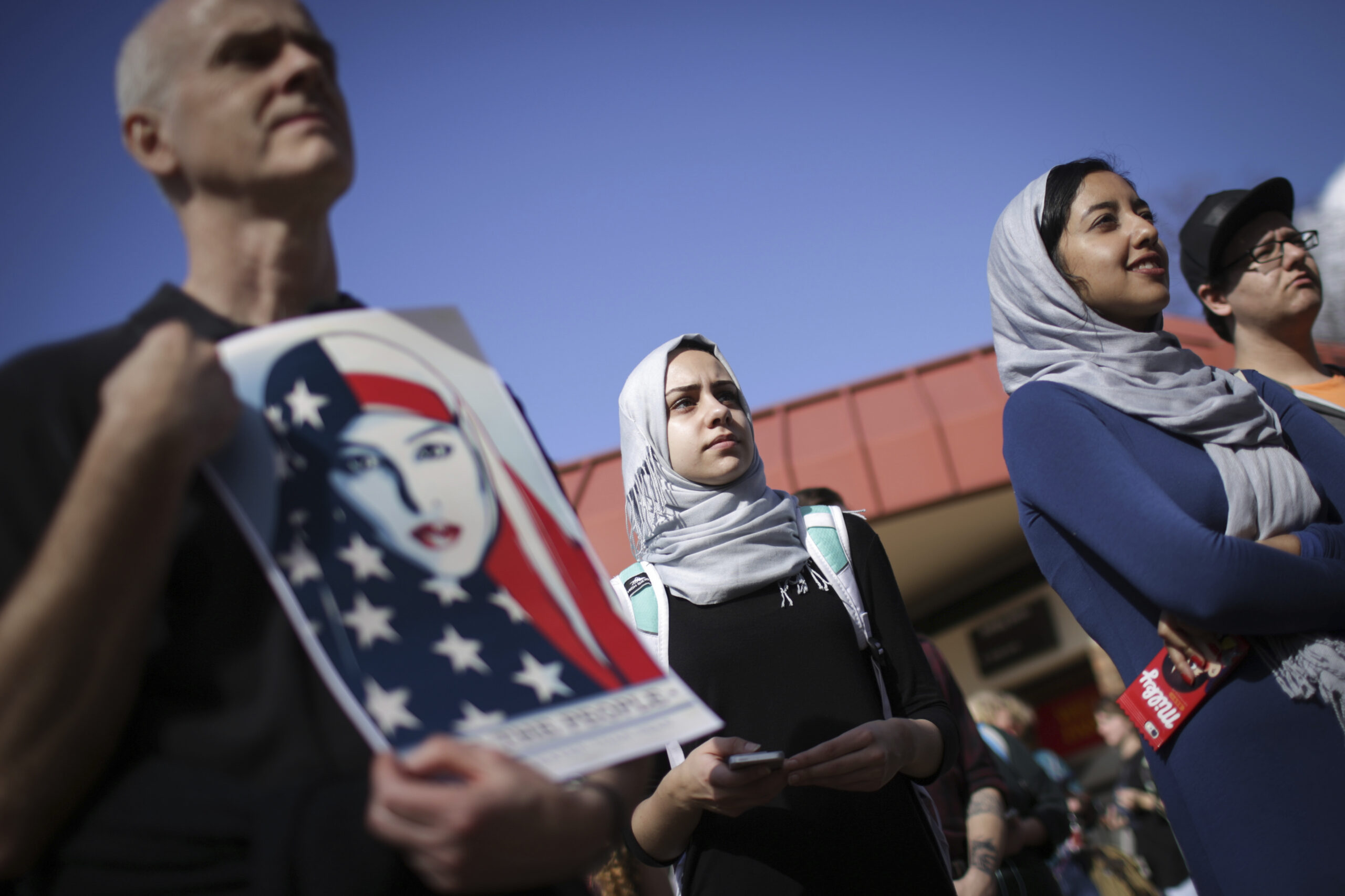 découvrez comment harvard renforce la protection de ses étudiants étrangers face aux politiques de donald trump, en garantissant un environnement académique inclusif et sécurisé. informez-vous sur les initiatives et les ressources mises en place pour soutenir la diversité et l'intégration sur le campus.
