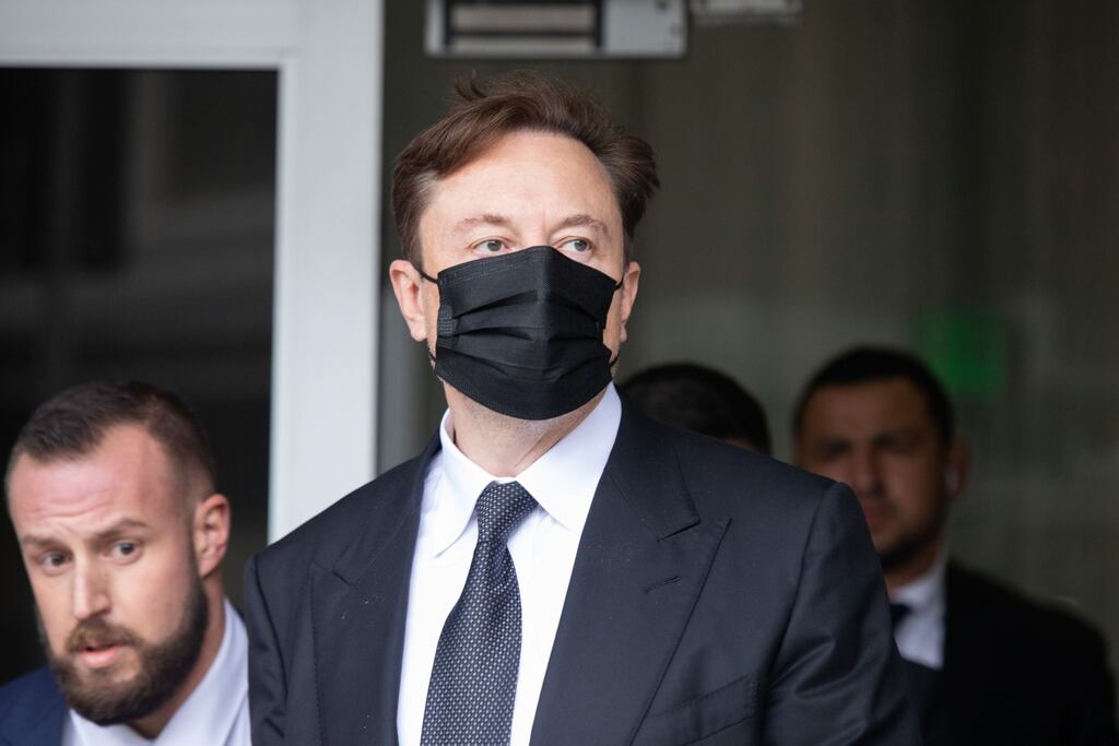 découvrez les répercussions des récentes déclarations de musk et la coupure d'électricité en espagne. analyse des enjeux politiques et économiques ainsi que des réactions des citoyens face à cette situation inattendue.
