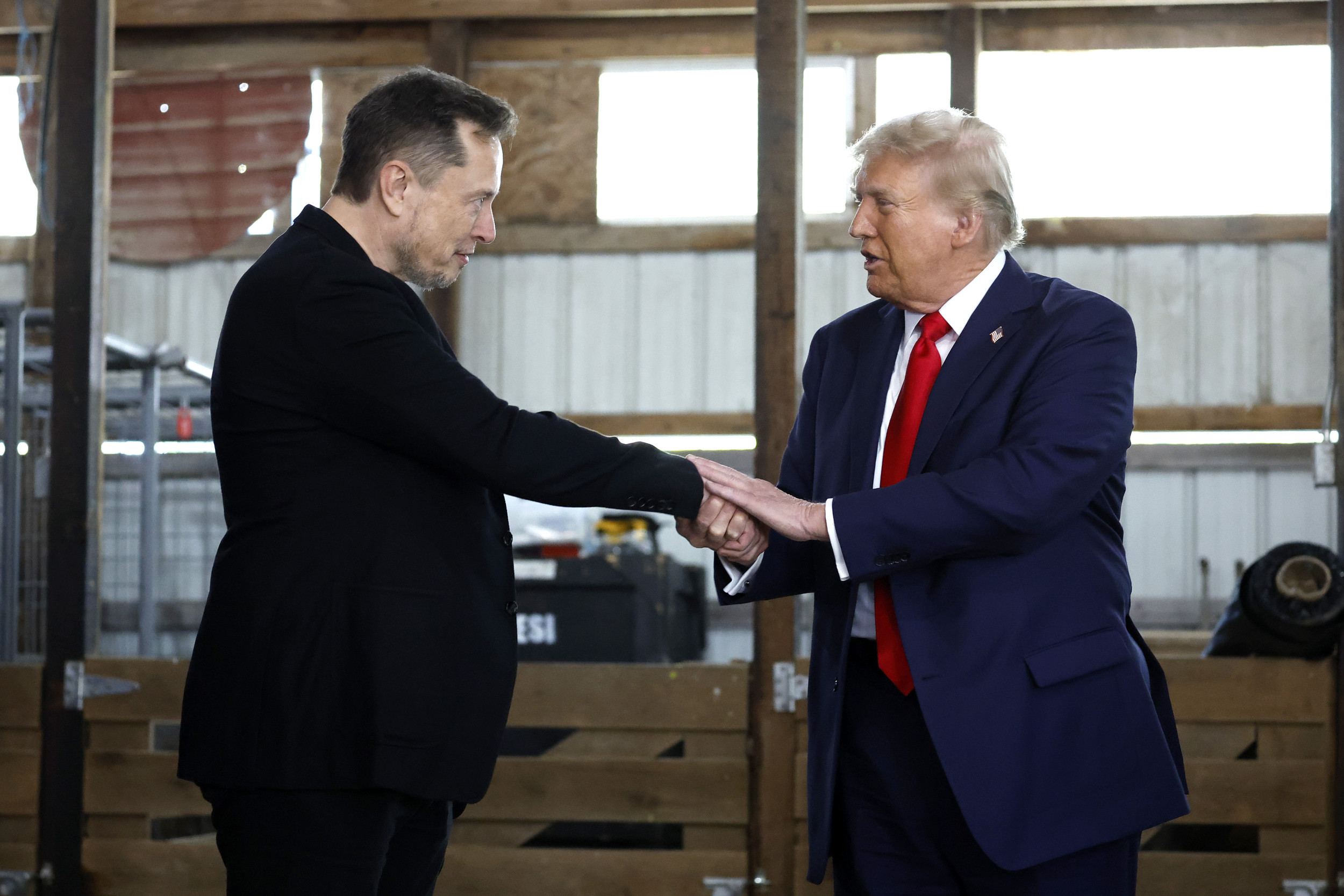 dans cet article, découvrez comment elon musk se retrouve au cœur d'une polémique avec donald trump. explorez les tensions entre ces deux figures emblématiques et leurs conséquences sur l'actualité.