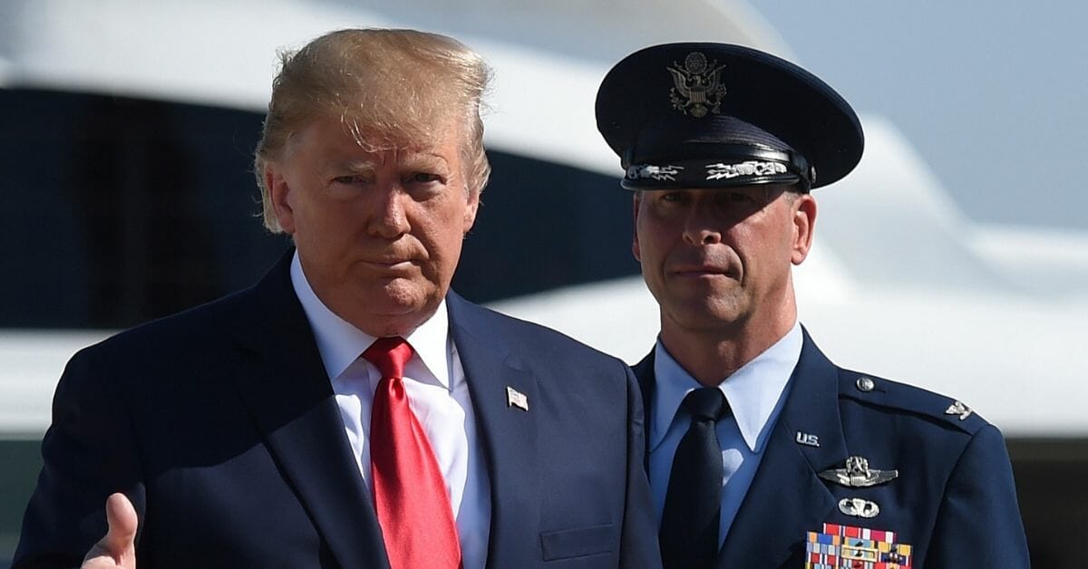 dans une déclaration choquante, donald trump accuse la russie d'avoir volé des technologies de missiles cruciales. découvrez les détails de cette accusation explosive et ses implications sur les relations internationales.