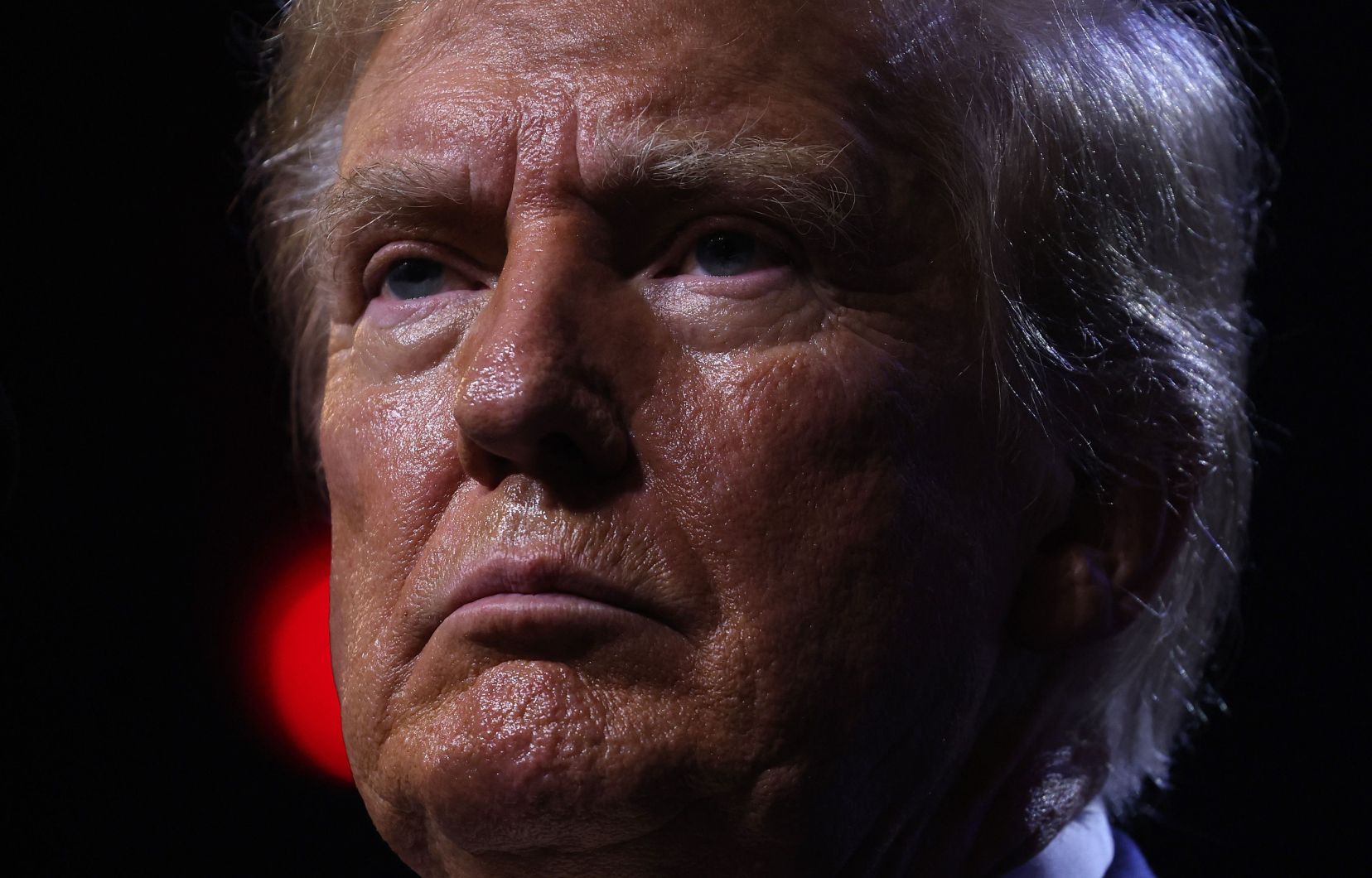 donald trump met en garde contre un éventuel retrait des états-unis de la coupe du monde 2026, évoquant des préoccupations sur l'impact économique et stratégique de l'événement sportif majeur.