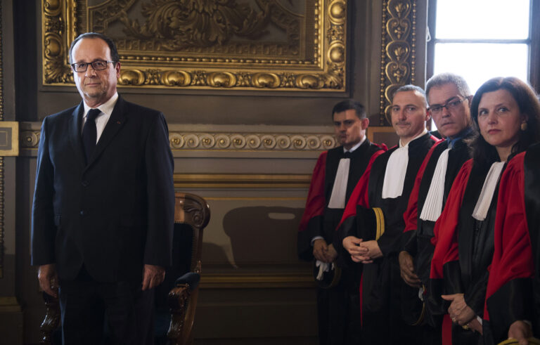 découvrez comment donald trump interagit avec le pouvoir judiciaire et les magistrats aux états-unis. analyse des tensions, des enjeux politiques et des implications pour la justice dans un contexte de polarisation.