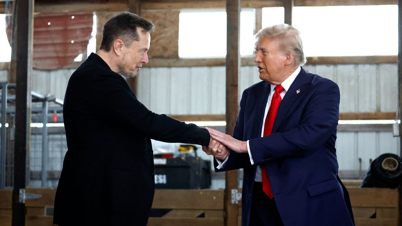découvrez l'univers fascinant de trump et musk, deux figures emblématiques qui suscitent admiration et controverse. plongez dans leur ascension au pouvoir et leur influence sur le monde moderne, où ils sont souvent considérés comme des dieux de l'innovation et de la politique.