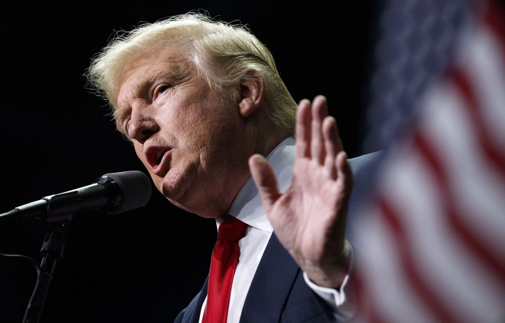 découvrez les stratégies commerciales audacieuses de donald trump, de ses approches controversées à ses décisions économiques marquantes. plongez dans l'univers des affaires de l'ancien président et explorez comment ses choix ont influencé le paysage commercial américain et mondial.