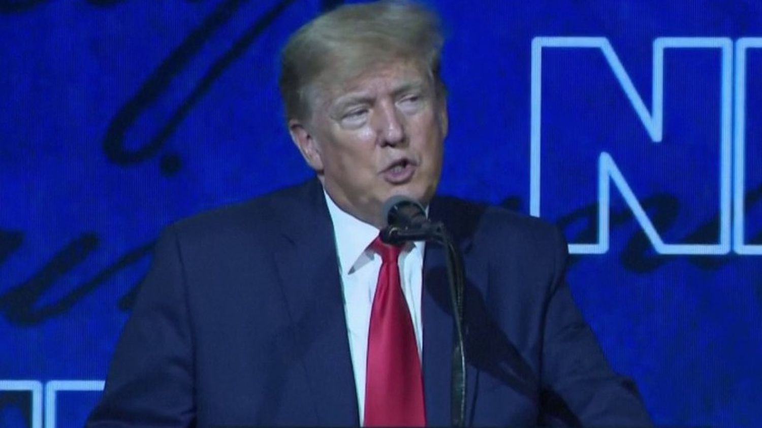 découvrez les opinions de donald trump sur les questions militaires et les enjeux de genre. analyse de ses déclarations et des implications pour l'armée américaine, ainsi que les débats contemporains autour de l'identité de genre dans le contexte militaire.