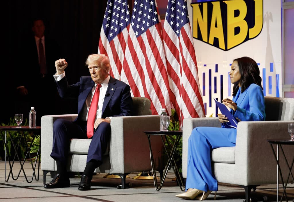 découvrez l'interview captivante entre donald trump et kamala harris où l'angoisse politique s'exprime. plongez dans les tensions, les opinions divergentes et les enjeux cruciaux qui façonnent l'avenir des états-unis.