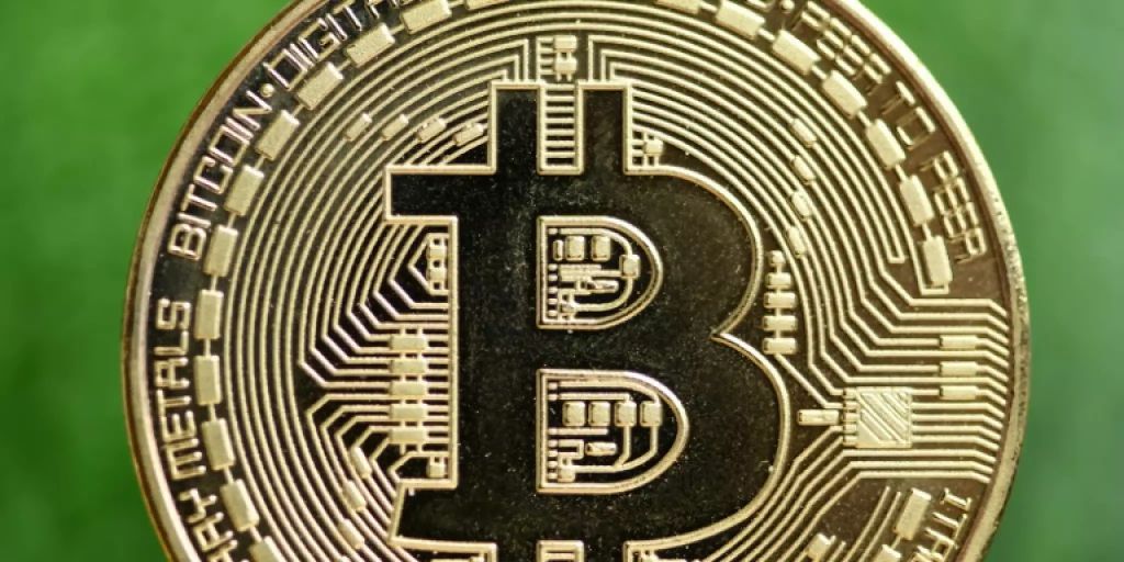 découvrez comment le bitcoin et la finance décentralisée (defi) redéfinissent l'investissement et les transactions financières. plongez dans l'univers des cryptomonnaies et apprenez comment defi offre des solutions innovantes et accessibles à tous.