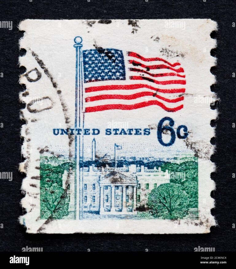 découvrez le drapeau américain flottant fièrement devant la maison-blanche, symbole emblématique de la démocratie et de la liberté aux états-unis. explorez l'histoire et la signification derrière ce puissant emblème national.