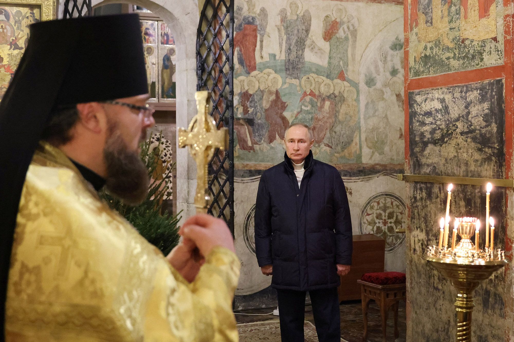 découvrez une analyse incisive du personnage controversé de vladimir poutine, explorant son parcours politique, son influence sur la russie moderne et les éloges qui lui sont adressés. un regard profond sur un leader aux multiples facettes.