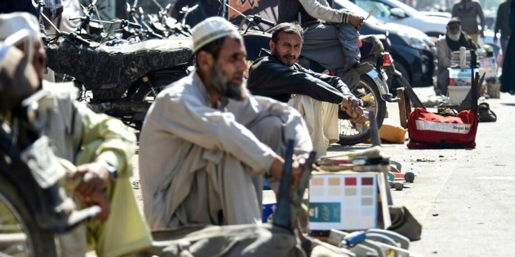 le fmi exprime des inquiétudes croissantes concernant l'impact environnemental et économique du minage de bitcoin au pakistan, soulignant la nécessité d'une régulation adaptée pour assurer la durabilité de cette activité face à des défis énergétiques majeurs.