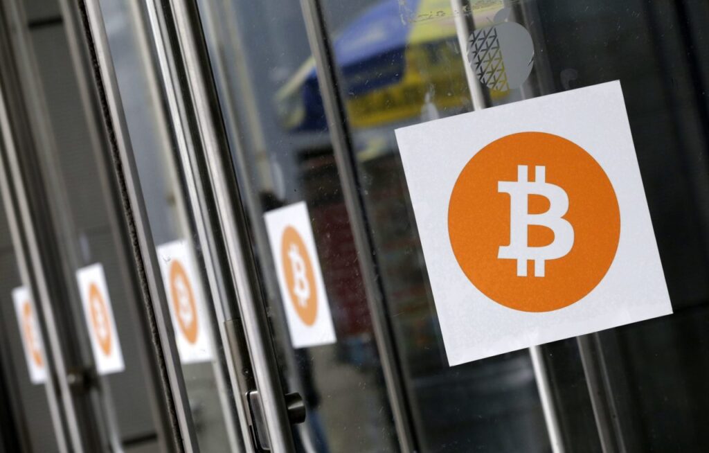 découvrez l'affaire intrigante d'un meurtre lié au monde des bitcoins. plongez dans les enjeux et les conséquences judiciaires qui en découlent, ainsi que l'impact de cette cryptomonnaie sur le crime organisé.