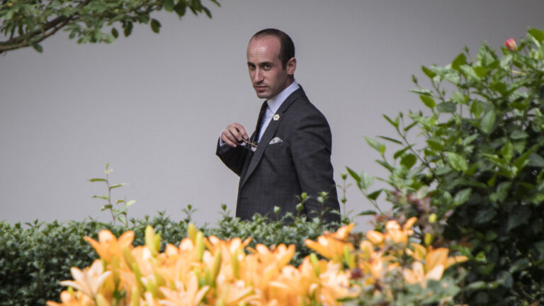 découvrez l'approche unique de miller architecte face aux enjeux de l'immigration. plongez dans une réflexion architecturale innovante qui aborde les questions sociales et culturelles tout en proposant des solutions esthétiques et fonctionnelles.