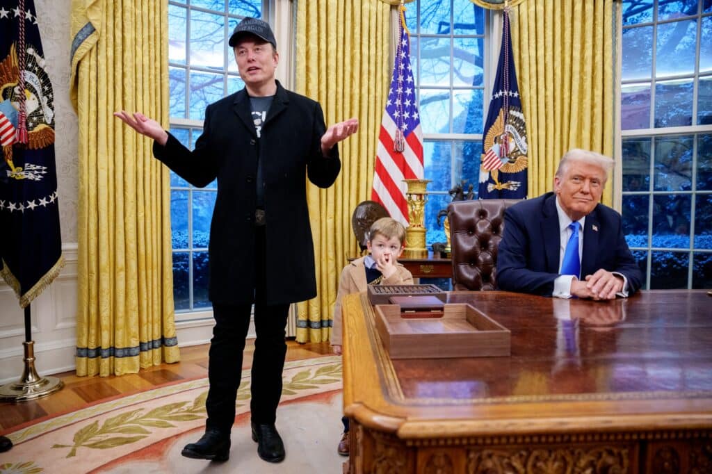 découvrez l'impact d'elon musk au bureau ovale, où l'innovation technologique rencontre la politique. un regard exclusif sur ses idées audacieuses et leurs implications pour l'avenir des états-unis.