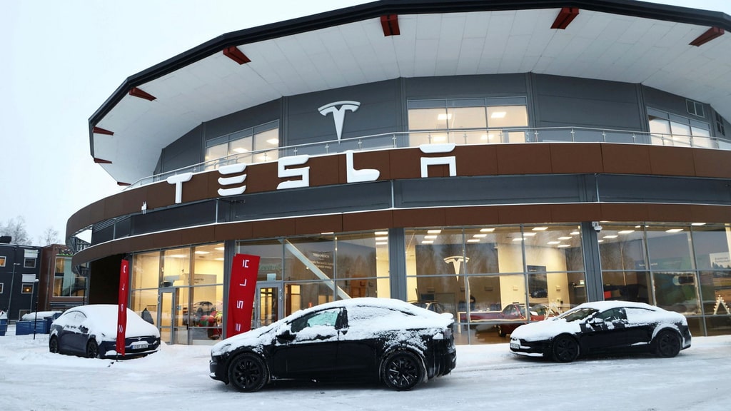 découvrez les stratégies innovantes d'elon musk qui propulsent tesla vers le succès. analyse des approches marketing, des technologies de pointe et des décisions audacieuses qui redéfinissent l'industrie automobile.