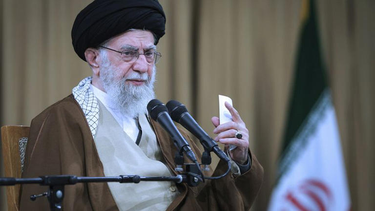 découvrez les répercussions des tensions nucléaires entre l'iran et l'administration trump, analysant les enjeux géopolitiques et les implications pour la sécurité mondiale. décryptage des conflits et des stratégies déployées dans ce contexte délicat.