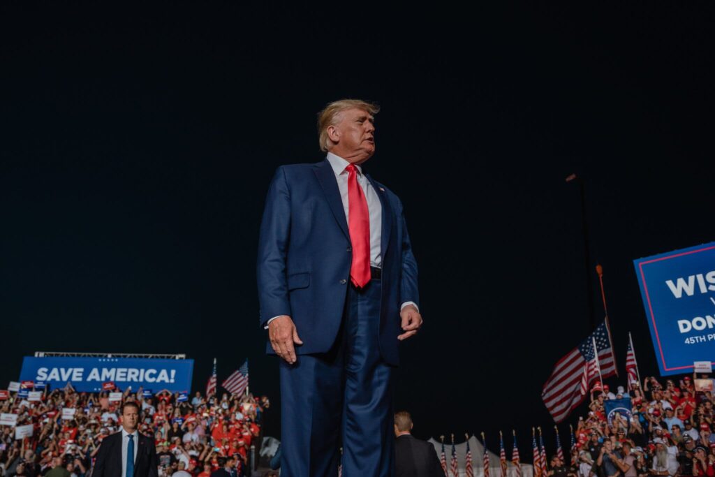 découvrez les succès marquants et les incertitudes qui entourent la carrière de donald trump. analyse des réalisations politiques et des défis qui ponctuent son parcours.