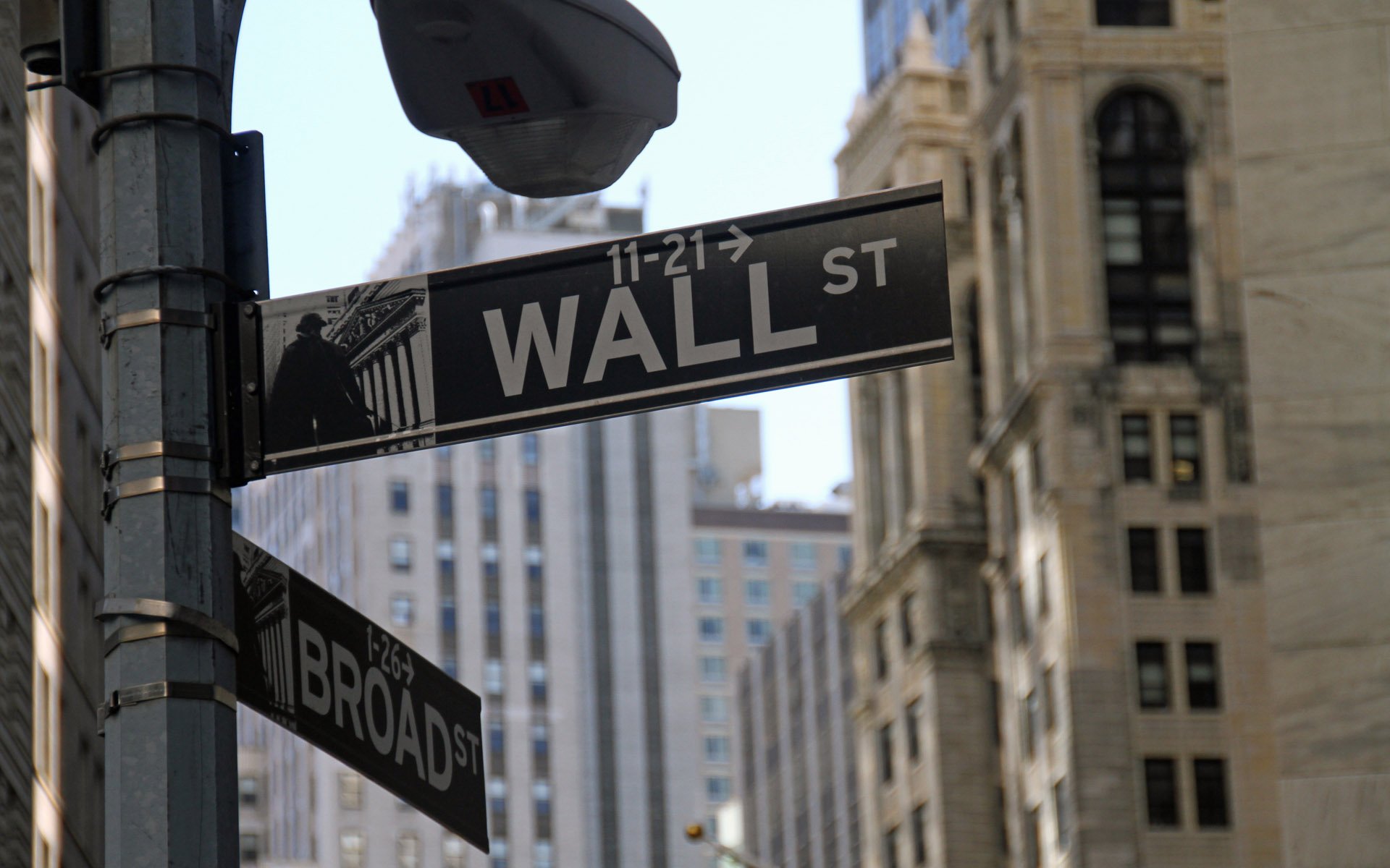 découvrez comment wall street fait sensation en investissant 1,7 milliard de dollars en bitcoins, marquant un tournant majeur dans l'adoption des cryptomonnaies par les institutions financières. suivez les implications de cette décision sur le marché et les perspectives d'avenir pour les investisseurs.