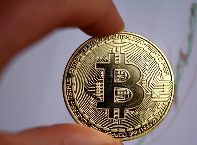 découvrez comment devenir millionnaire grâce au bitcoin. explorez les stratégies d'investissement, les tendances du marché et les conseils d'experts pour maximiser vos gains dans le monde des cryptomonnaies.