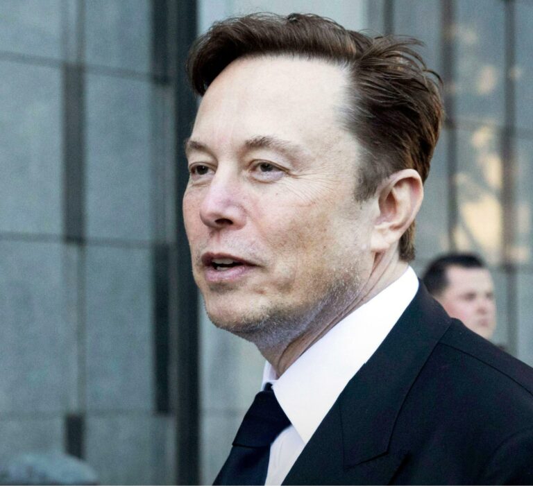 elon musk reconnaît que tesla devra relever plusieurs défis d'ici 2026, notamment en raison des influences politiques de donald trump. découvrez les implications potentielles sur l'avenir de l'entreprise et son adaptation aux changements du paysage économique.