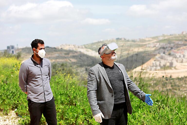 découvrez comment l’isolement numérique impacte la population palestinienne : accès limité à internet, restrictions technologiques et conséquences sur l’éducation, l’économie et la vie quotidienne.