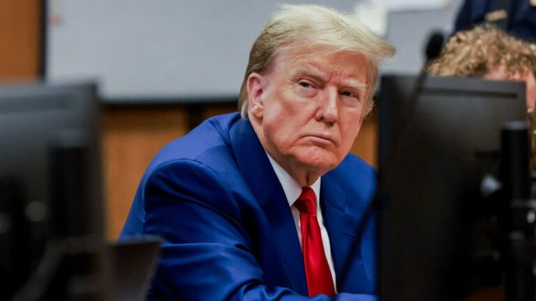 découvrez l’évolution des relations entre donald trump et emmanuel macron : analyses, moments clés et impacts sur la diplomatie internationale.
