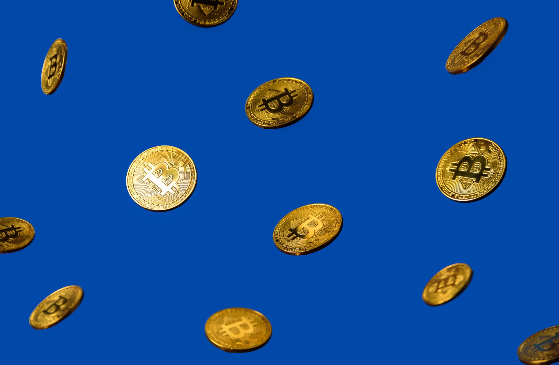 découvrez comment le bitcoin influence la valorisation des entreprises, son impact sur les marchés financiers et les stratégies d'intégration des cryptomonnaies dans le monde des affaires.