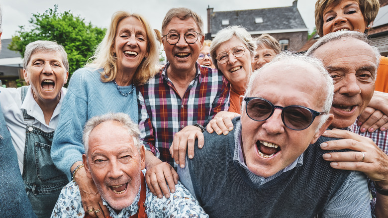 découvrez comment les boomers transmettent leur héritage à l’ère des cryptomonnaies : enjeux, solutions et conseils pour sécuriser la succession numérique.