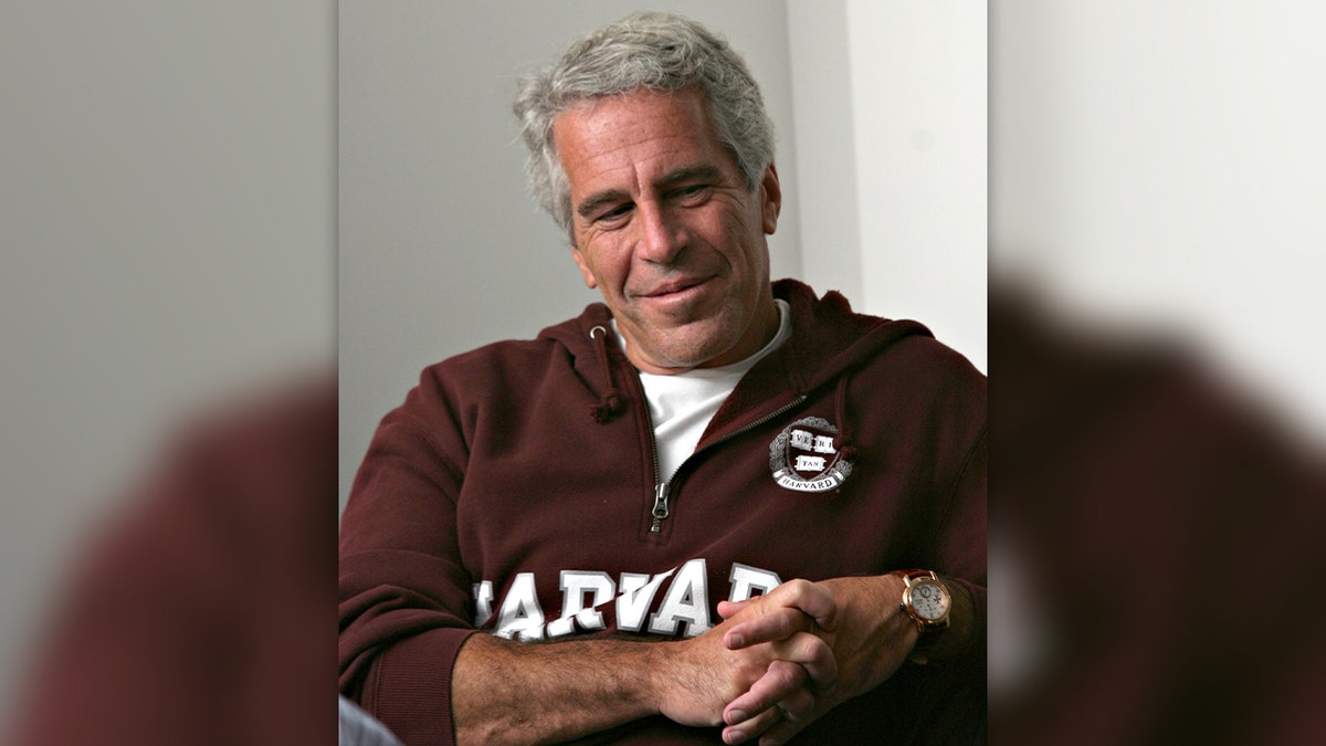 découvrez les liens potentiels entre jeffrey epstein et elon musk : rumeurs, faits avérés et enquêtes sur leurs interactions. analyse des implications et des sources fiables sur cette connexion controversée.