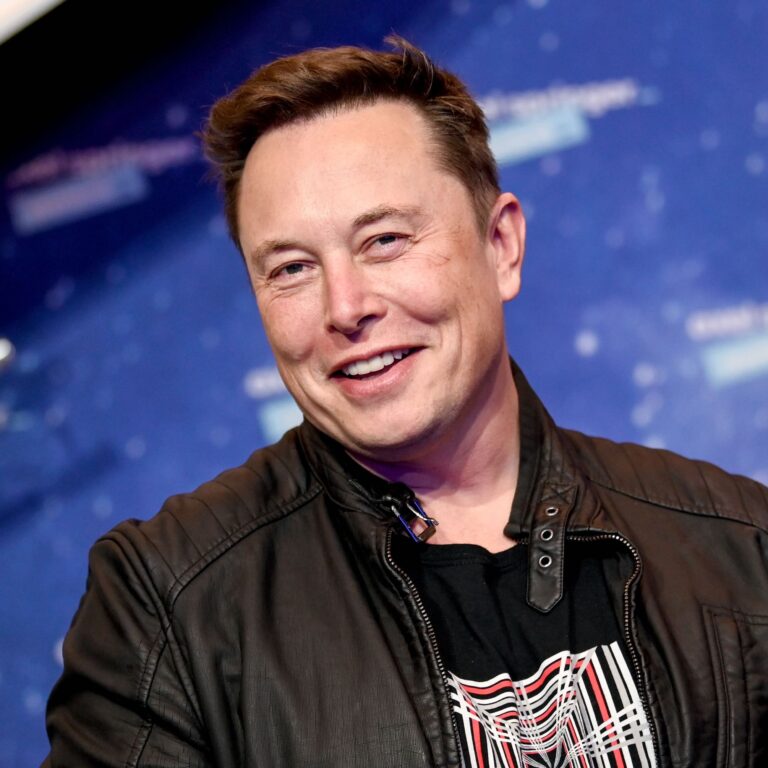 elon musk dénonce un vol massif de données, alertant sur les risques liés à la sécurité et à la confidentialité des informations personnelles dans le secteur technologique.