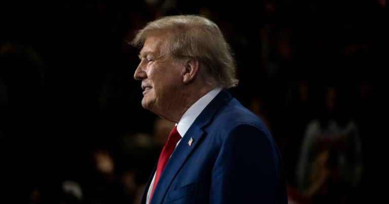 découvrez les informations récentes sur la santé de donald trump, les rapports médicaux publics, l’évolution de son état et l’impact sur sa vie politique.