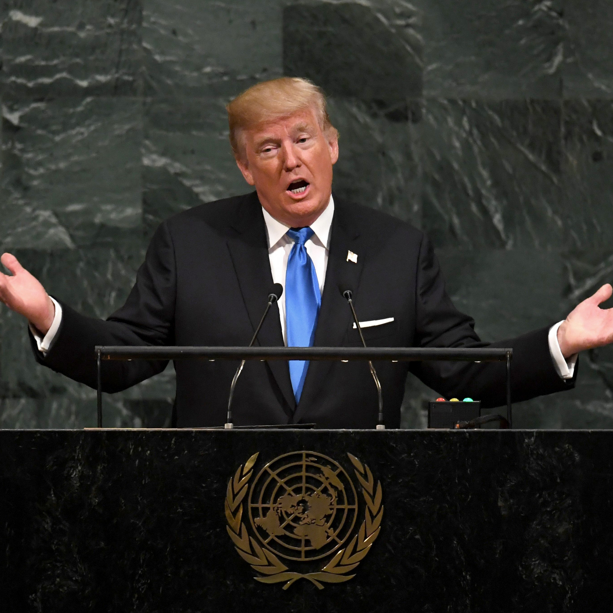 découvrez comment la stratégie de donald trump à l'onu a influencé les relations internationales et les décisions diplomatiques mondiales. analyse des discours, initiatives et impacts sur la scène internationale.