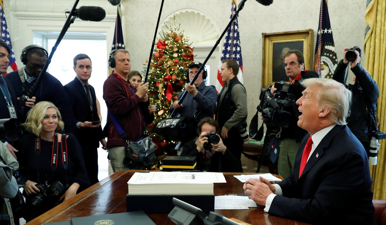 découvrez tout sur les surtaxes imposées par la loi trump : impact sur les importations, les consommateurs et les entreprises françaises. analyse et explications claires des mesures de surtaxe américaines.