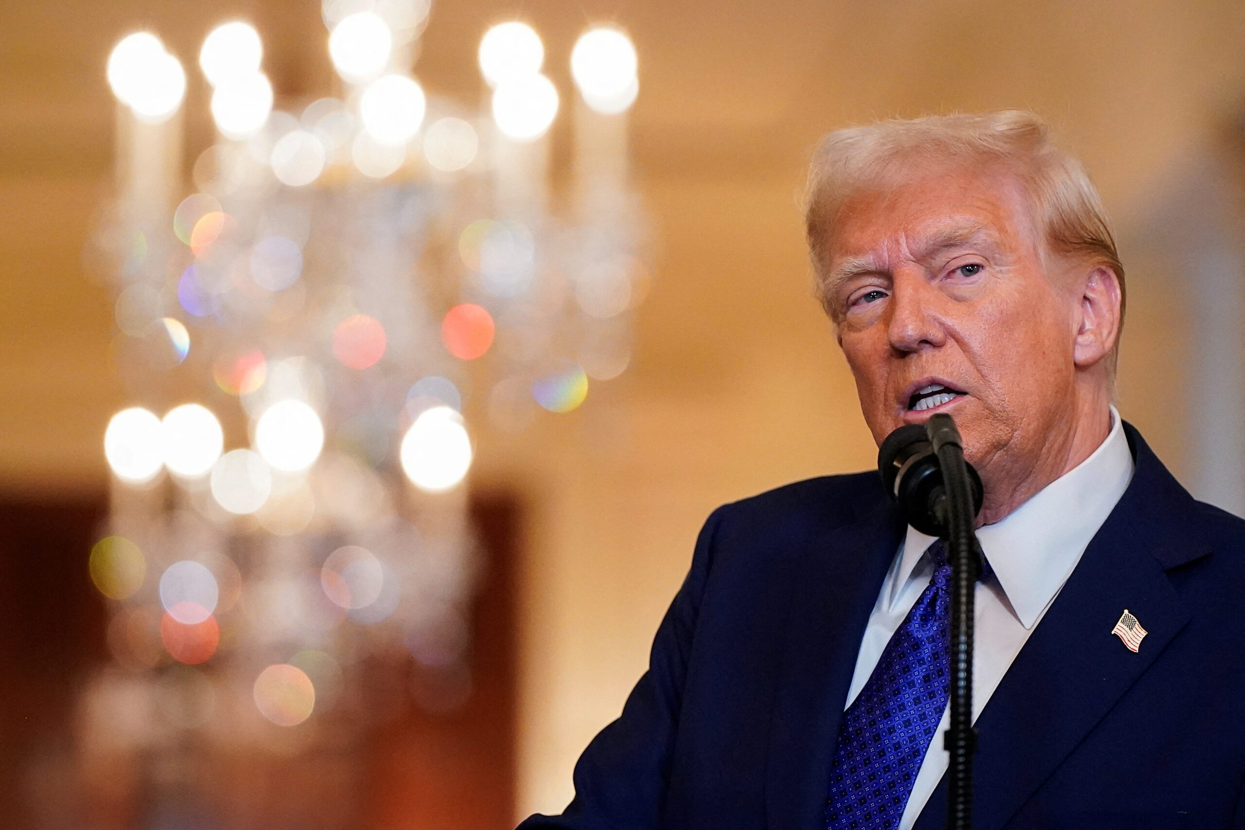donald trump adopte grok, l'intelligence artificielle développée par elon musk, marquant un tournant dans l'utilisation des ia en politique américaine.