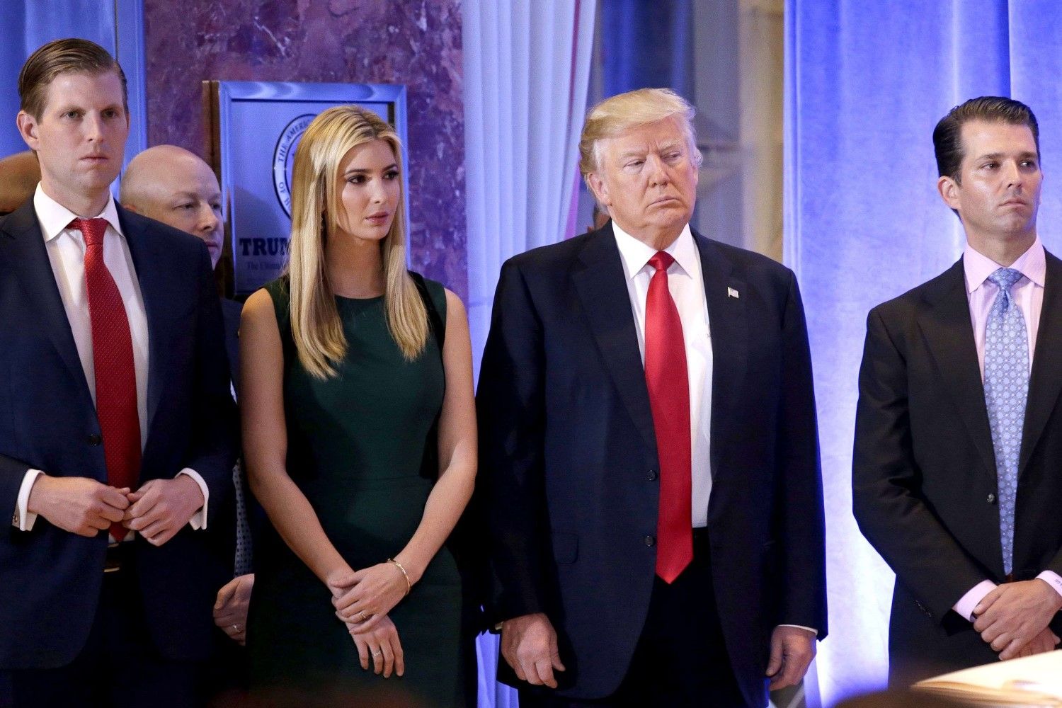 découvrez comment donald trump et d'autres milliardaires s'opposent aux idées de l'économiste mahmood mamdani, en analysant les enjeux politiques et économiques de ce débat.