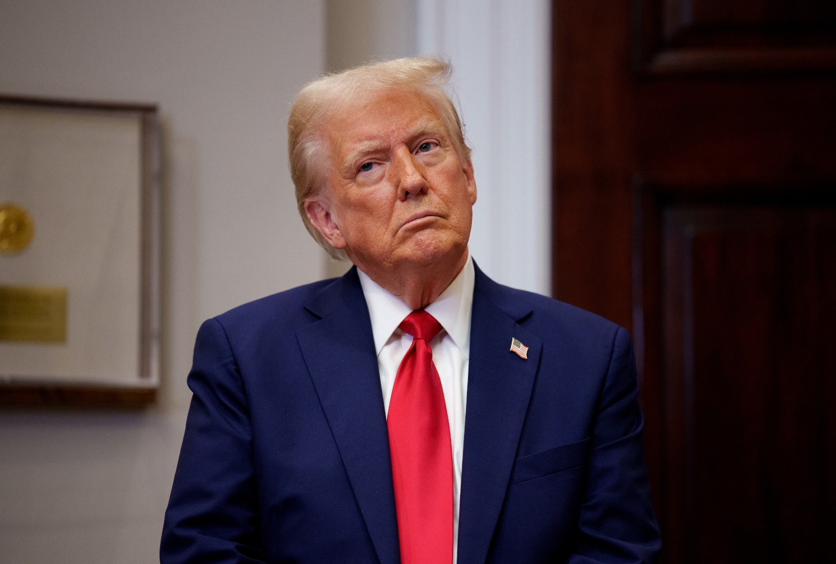 découvrez comment donald trump cherche à rassurer les investisseurs face aux incertitudes économiques. analyse des mesures et de l'impact sur les marchés financiers.