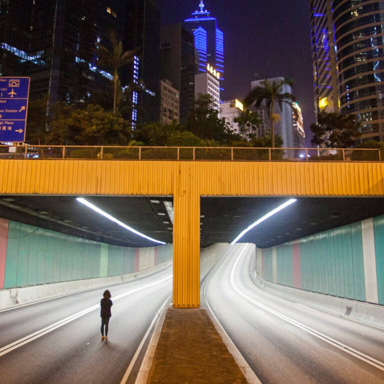 découvrez tout sur le tunnel atlantique : un projet d'ingénierie reliant l'europe et l'amérique sous l'océan atlantique, ses défis techniques, son impact environnemental et son potentiel pour révolutionner les transports mondiaux.