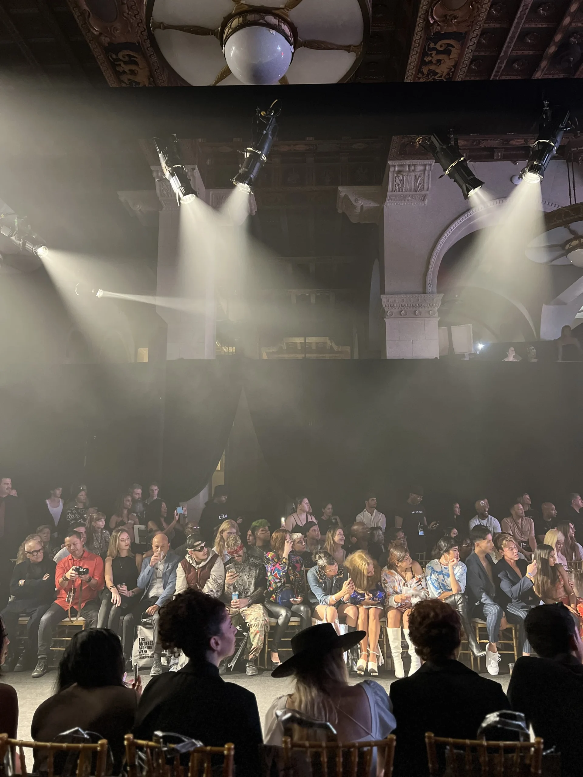 découvrez la présence remarquée de vivian wilson à la fashion week : looks tendance, moments captivants et coulisses de l'événement incontournable de la mode.