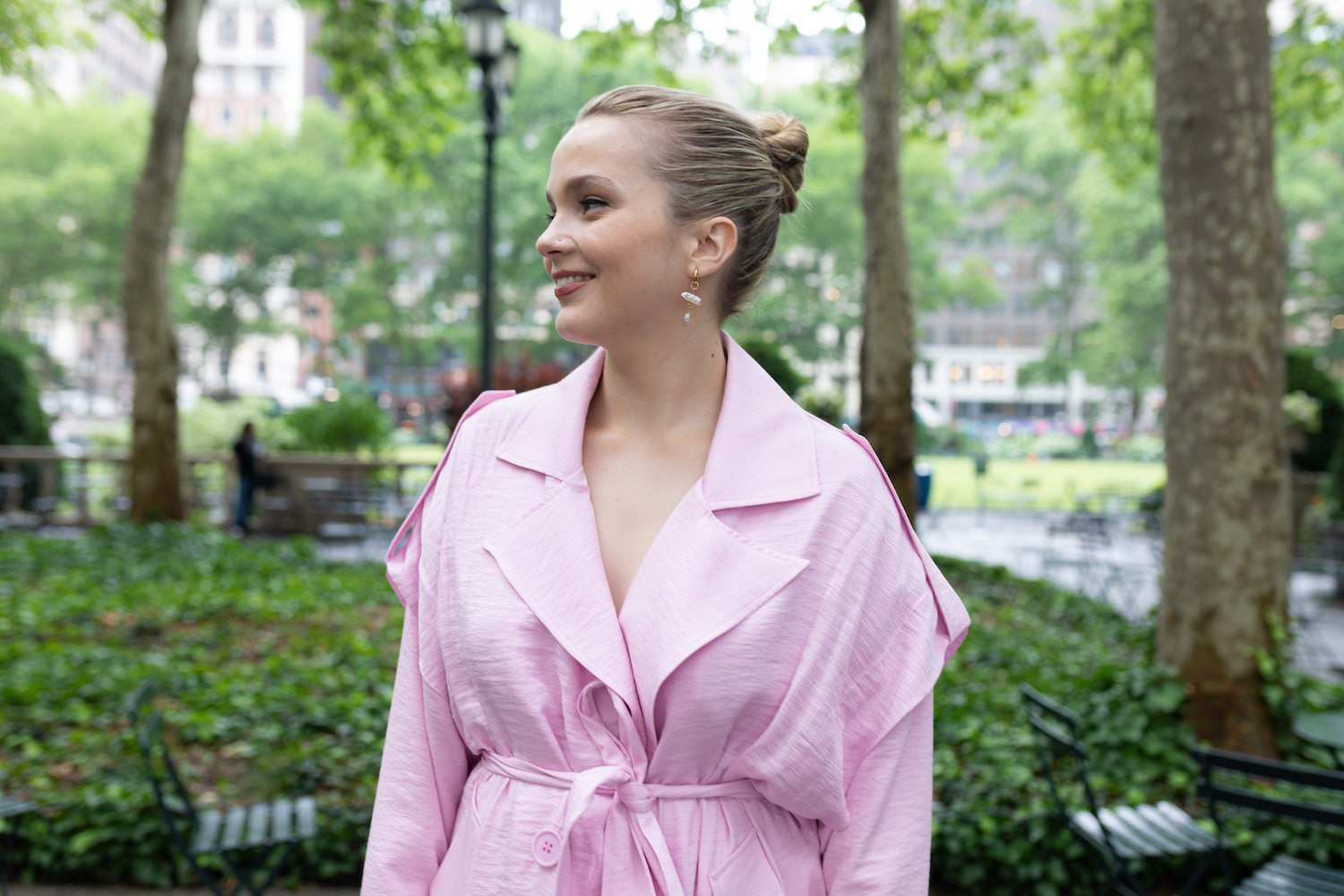 découvrez la présence remarquée de vivian wilson à la fashion week, entre élégance, glamour et tendances incontournables du moment.