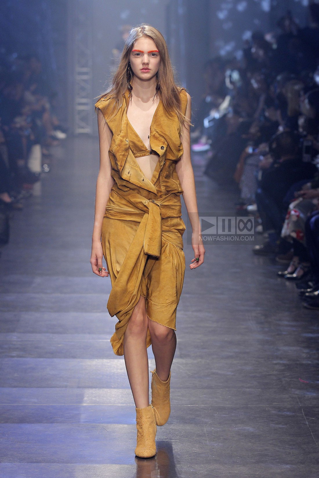 découvrez la présence remarquée de vivian wilson à la fashion week : looks audacieux, moments forts et tendances repérées lors de cet événement incontournable de la mode.